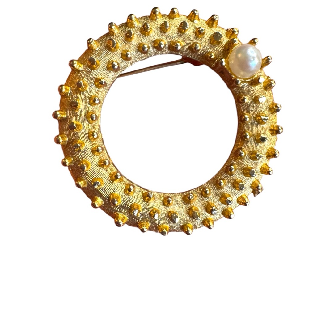 Vintage Mamselle Gold textured finish brooch with Pearl Accent